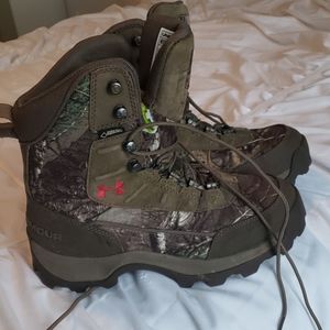 Underarmour womens hunting boots size6.5 -40 gorex